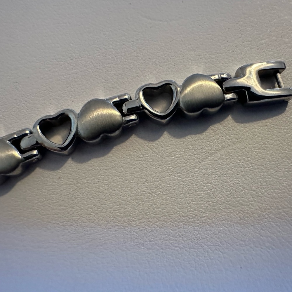 Stainless steel magnetic heart bracelet (NEW)